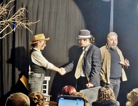 Toplumsal Hafızayı Buluşturuyor, Aynı Zamanda Dünyası Güçlü Bir Ayna Tutuyor